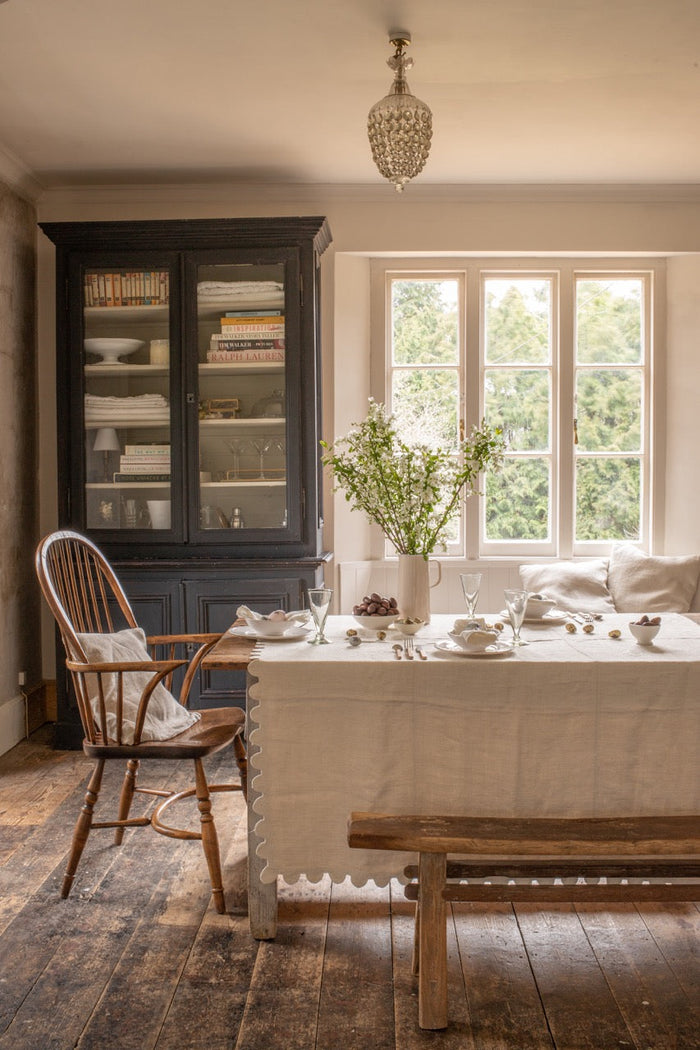 A Classic Easter Tablescape