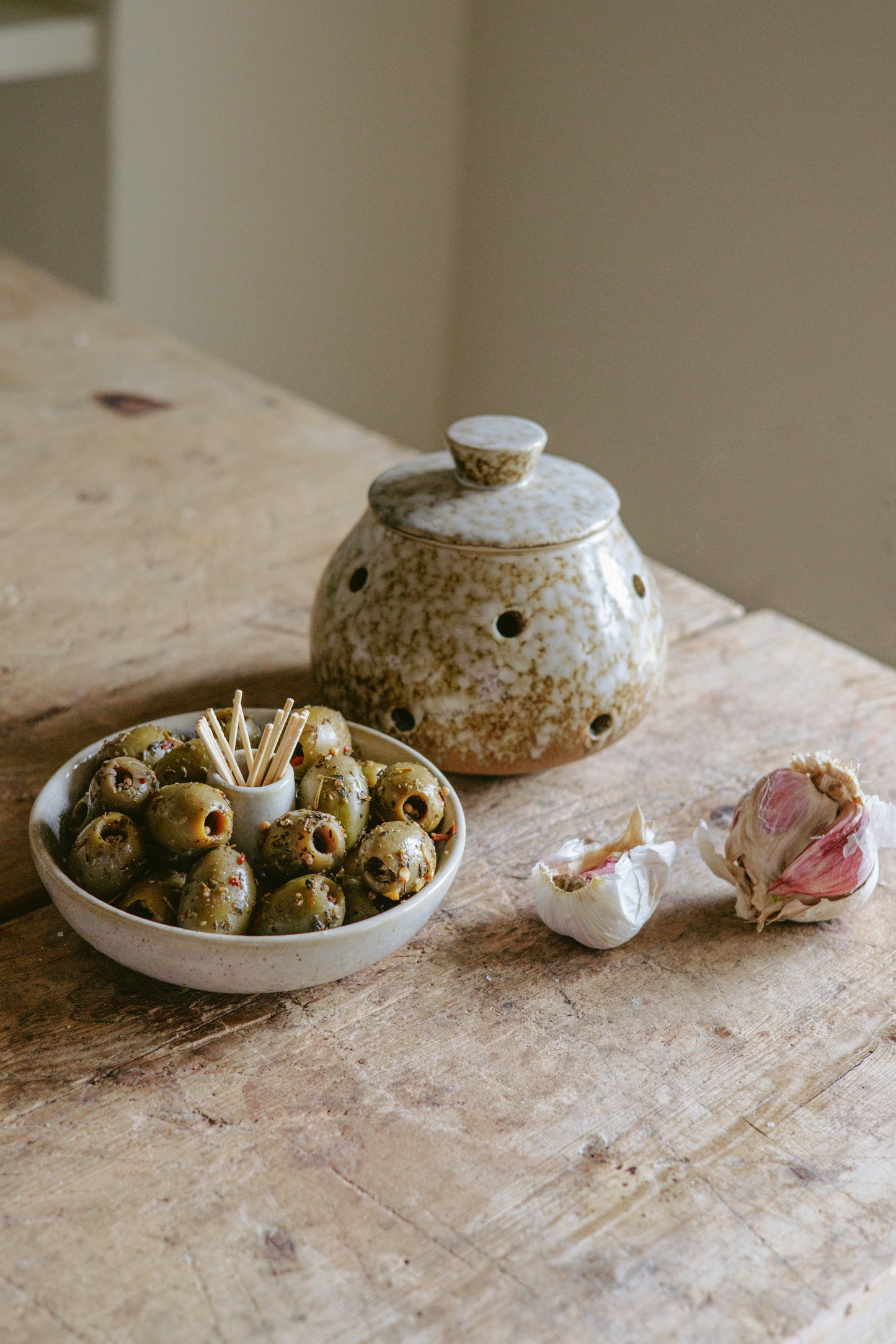 Stoneware Olive Pick