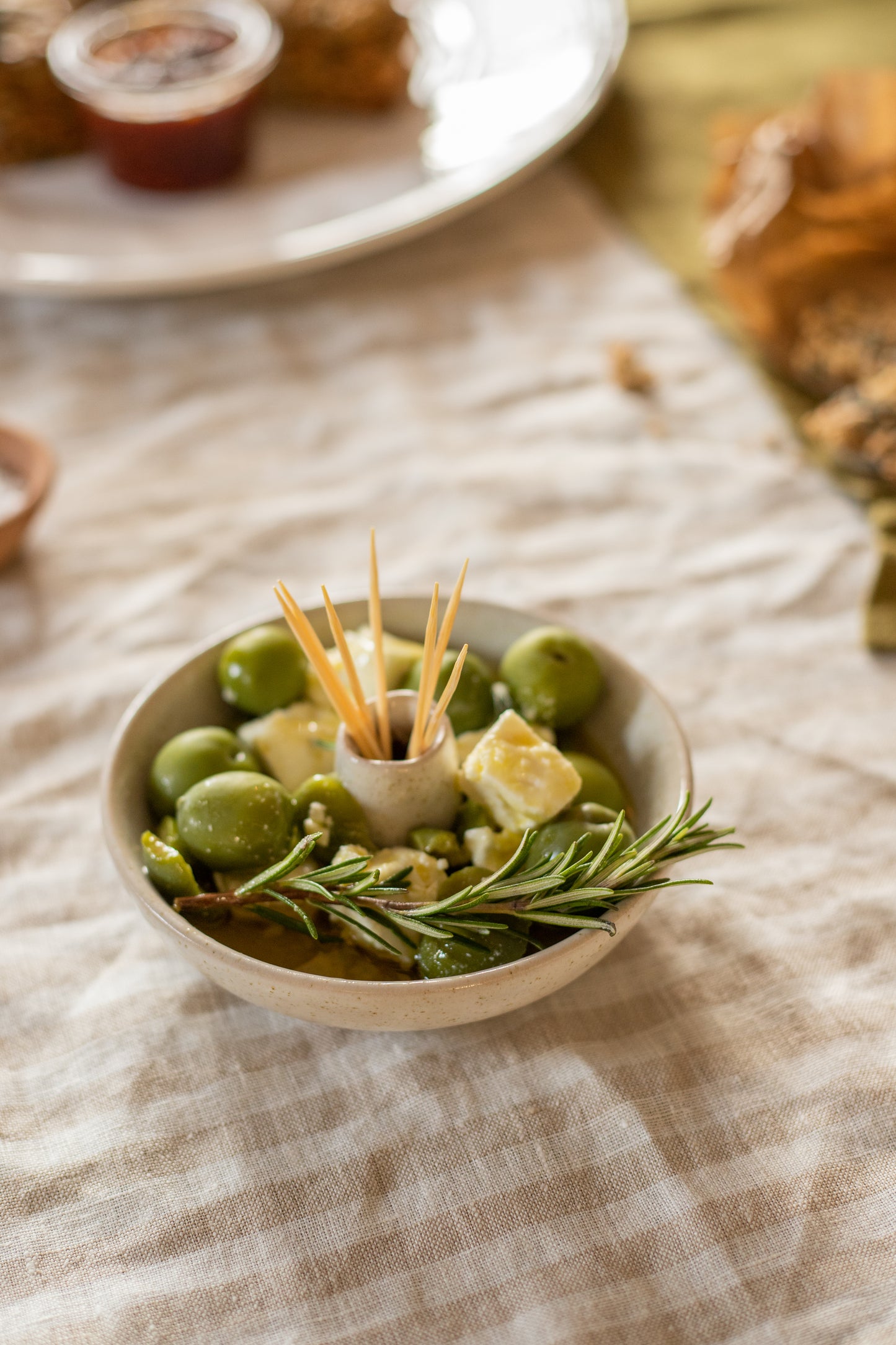 Stoneware Olive Pick